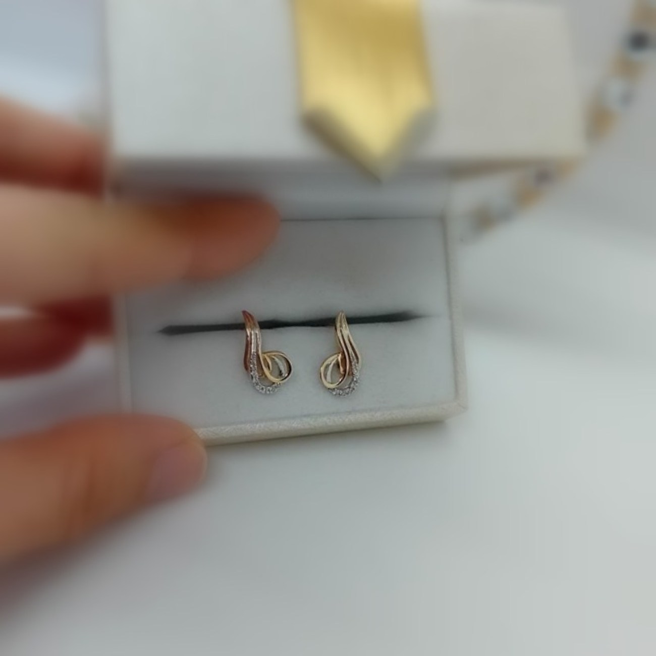 06fba5aa-7a7b-4c78-95c0-6cd367f5a3e0