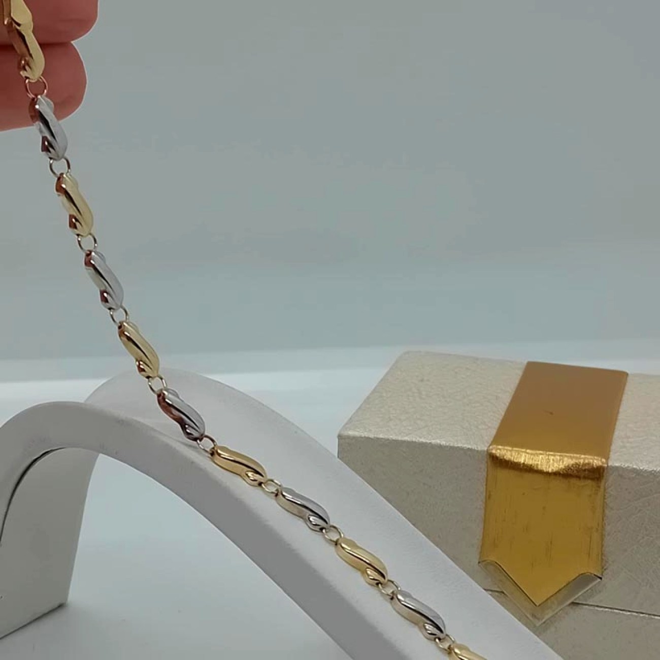 09b4bab1-ec35-4104-a658-e79c726e1f73