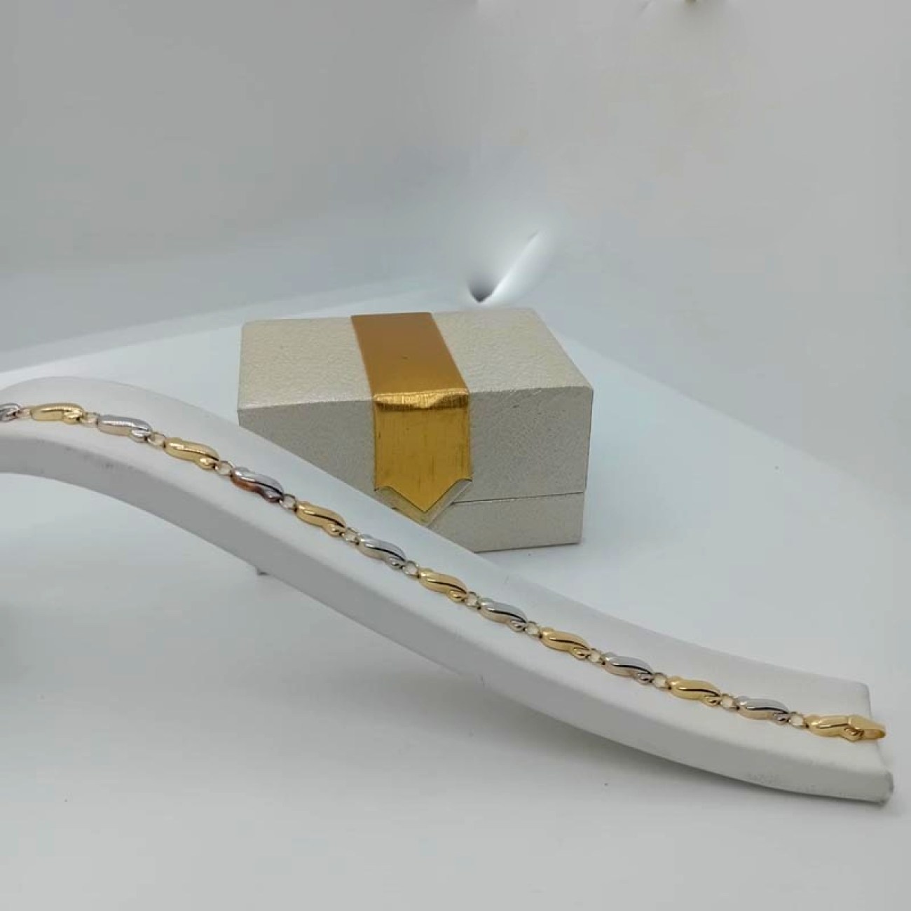 0aef4685-1231-4fb8-be8f-29f9cd6be748