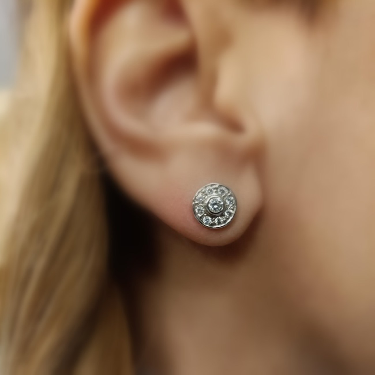 Σκουλαρίκια λευκόχρυσα Κ14 στρογγυλά