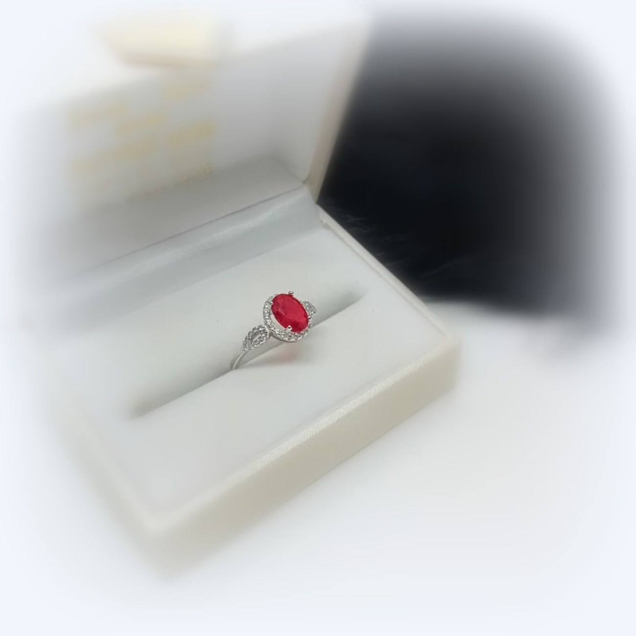 Ασημένιο δαχτυλίδι κόκκινη πέτρα ζιργκόν