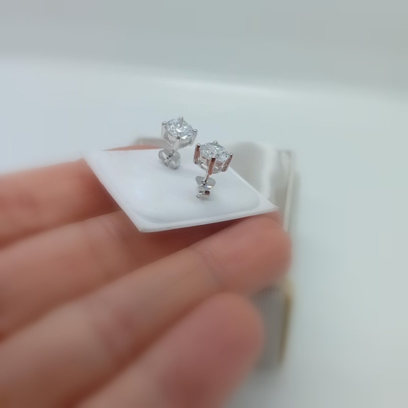 1a73f826-b613-43bd-9763-5bfd5a8d747f