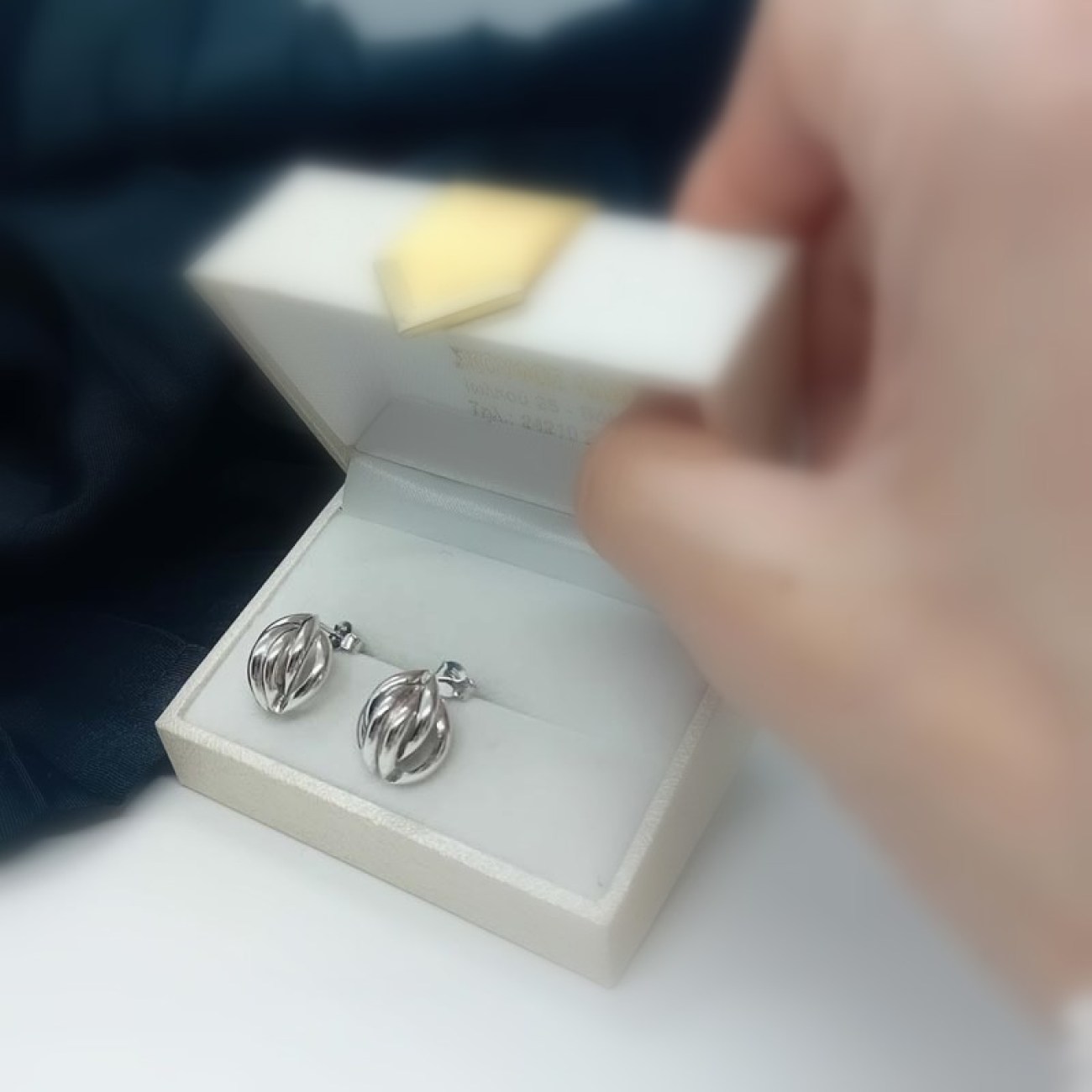 1c4abe9f-408f-4cee-86d9-ec6b38308ba5