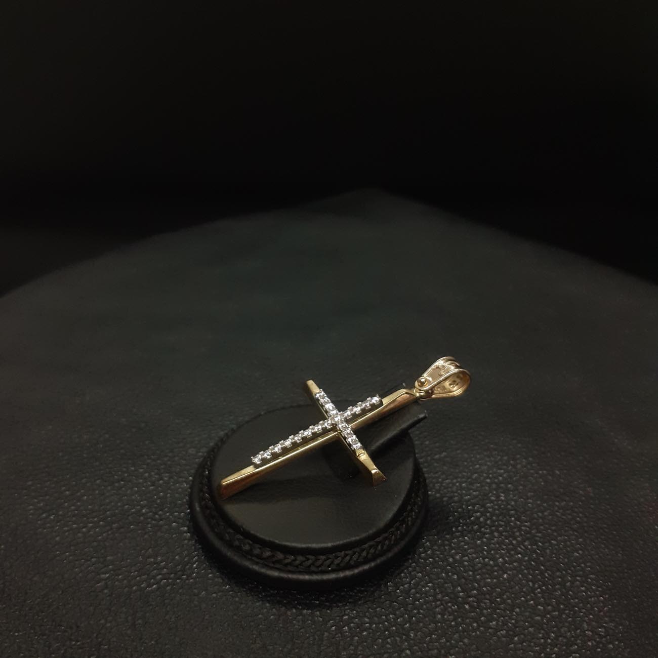 Σταυρός χρυσός ζιργκόν