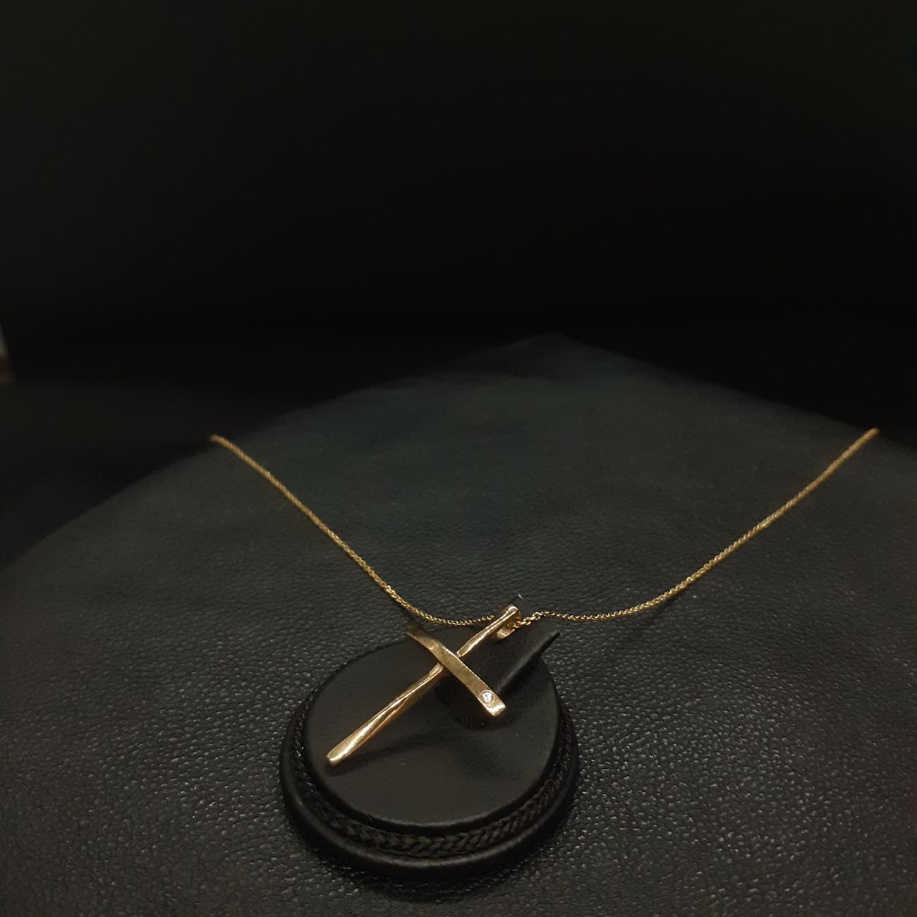 Σταυρός χρυσός ζιργκόν με αλυσίδα 