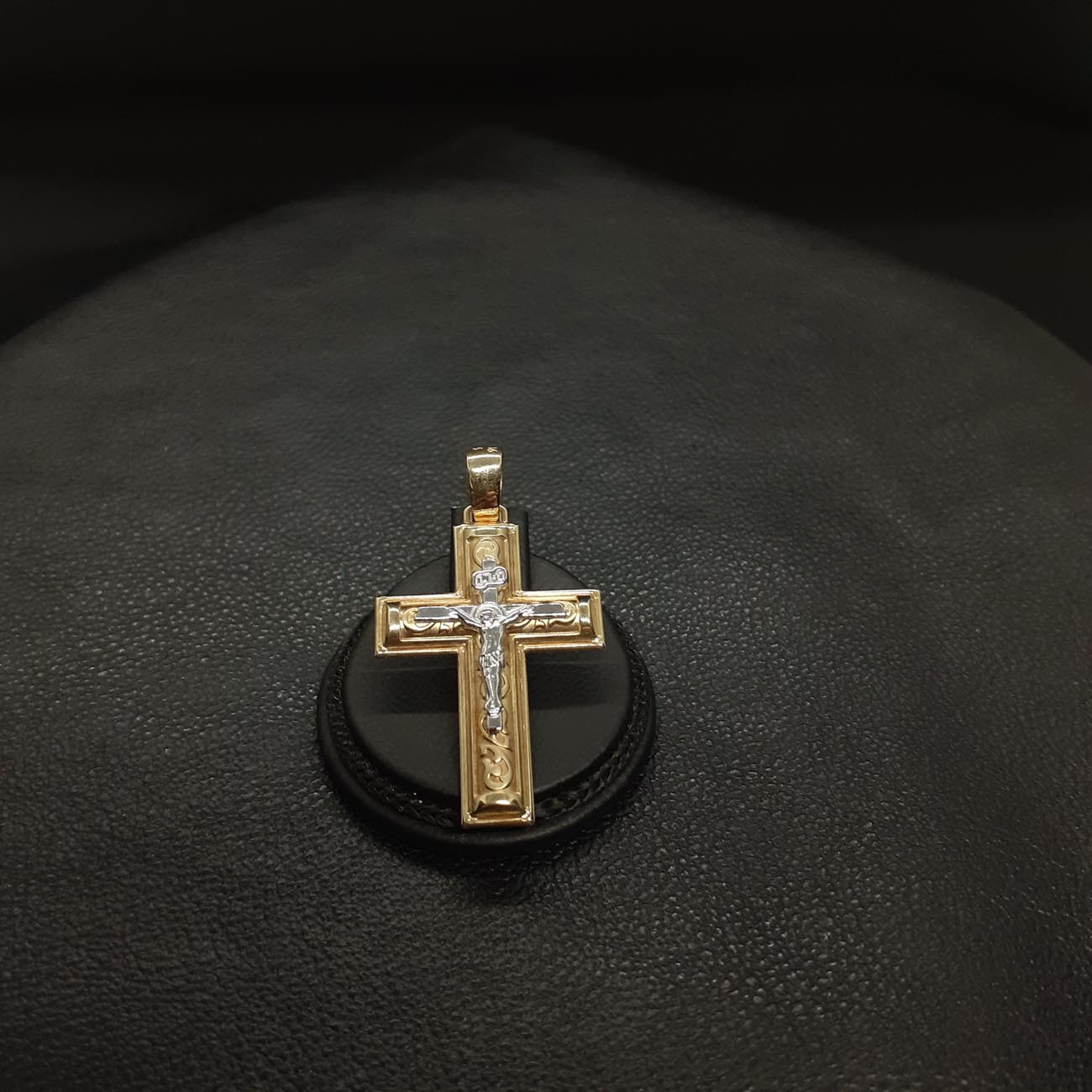 Σταυρός χρυσός Εσταυρωμένος 