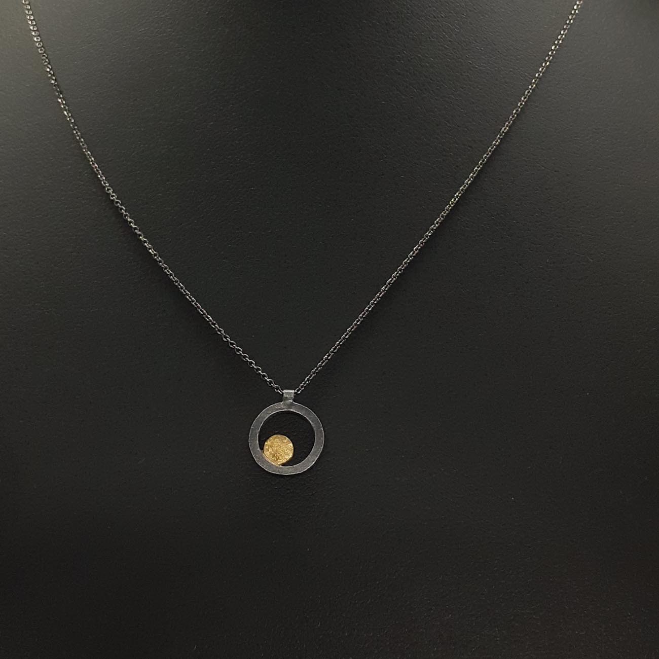 Κολιέ από καπνισμένο ασήμι 