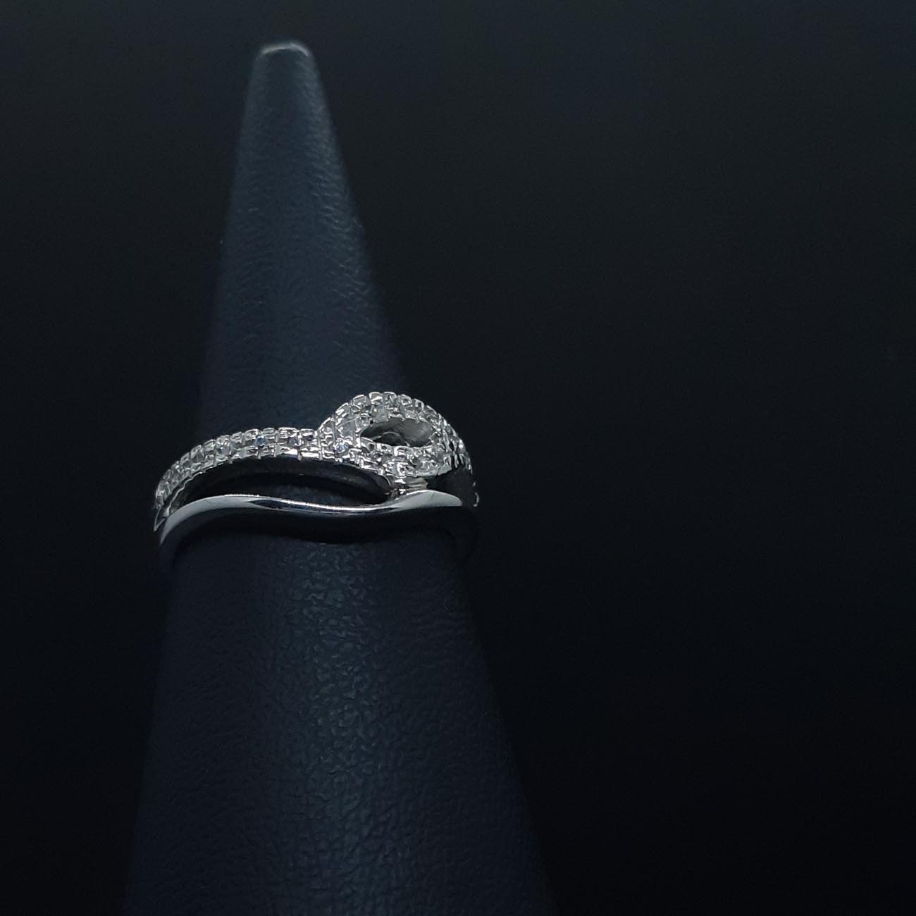 Μονόπετρο λευκόχρυσο Κ14 "σειρέ" με ζιργκόν