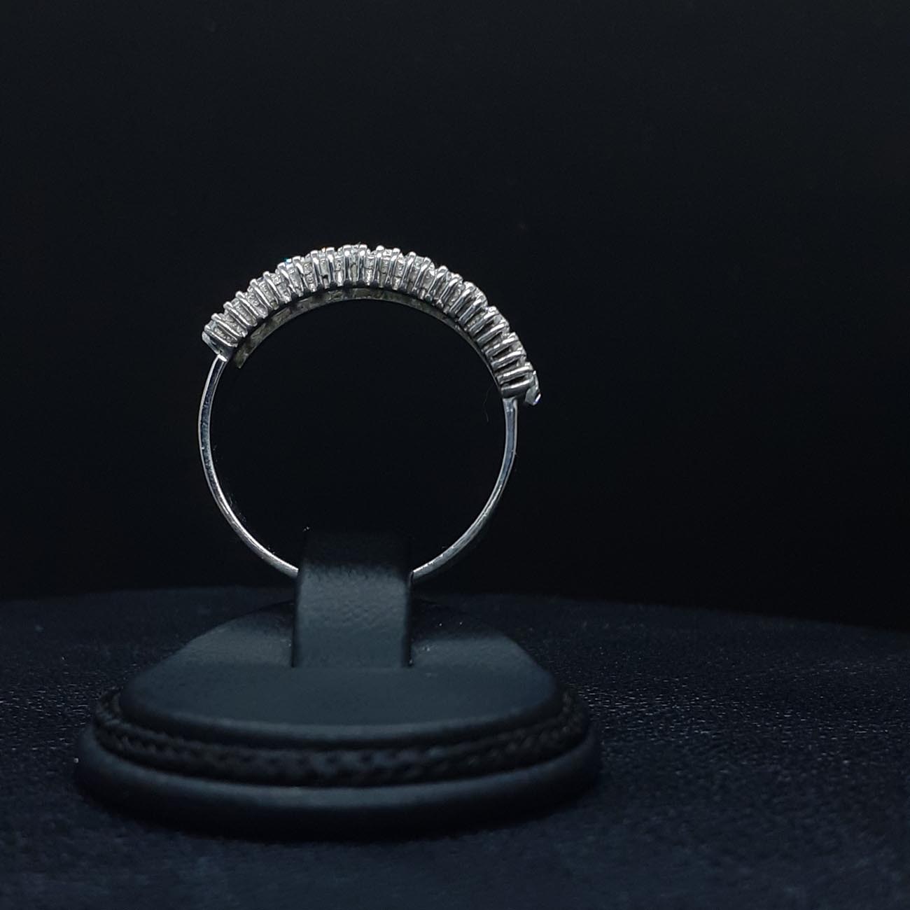 Λευκόχρυσο δαχτυλίδι "σειρέ" Κ14 λευκά ζιργκόν