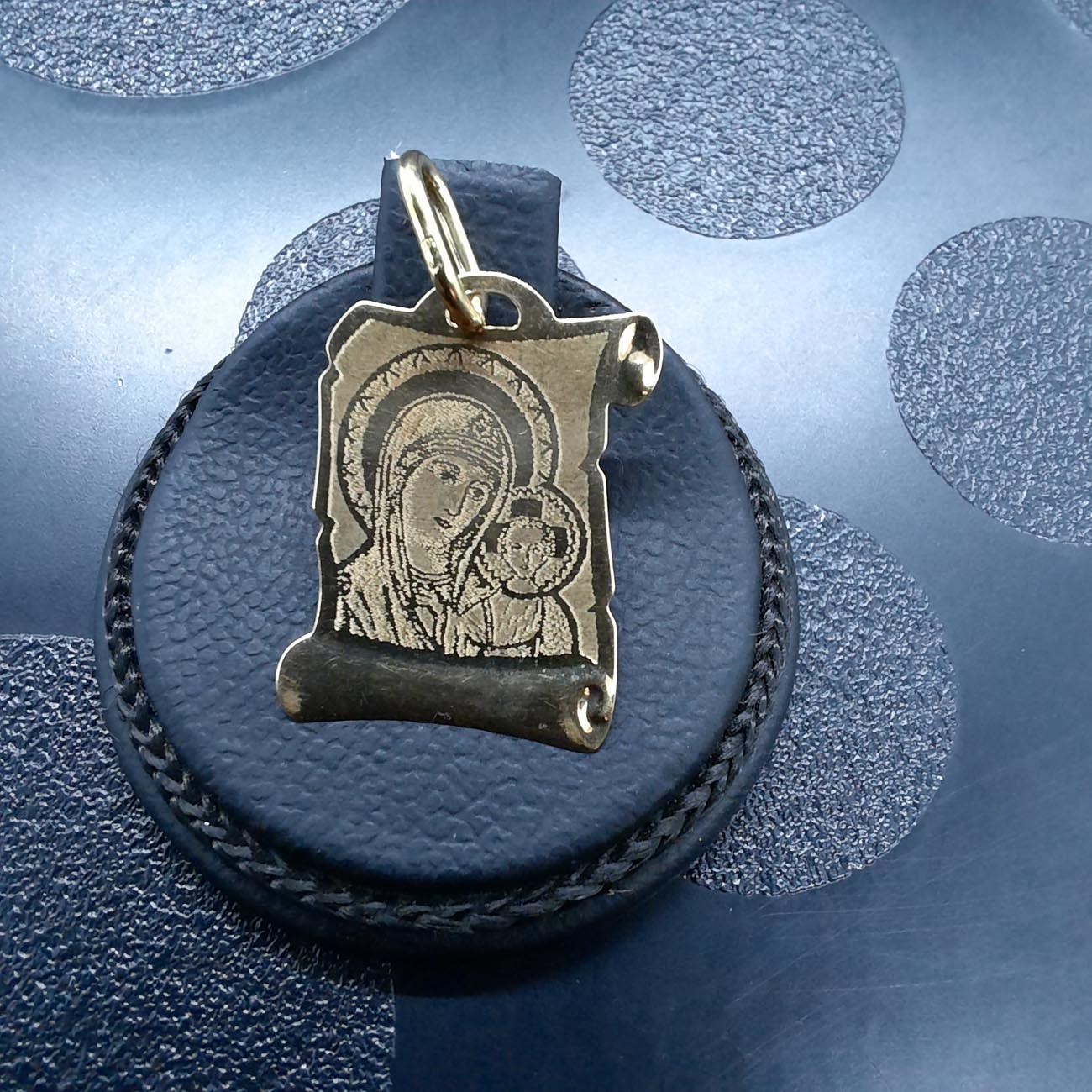 Χρυσό φυλαχτό Παναγίτσα