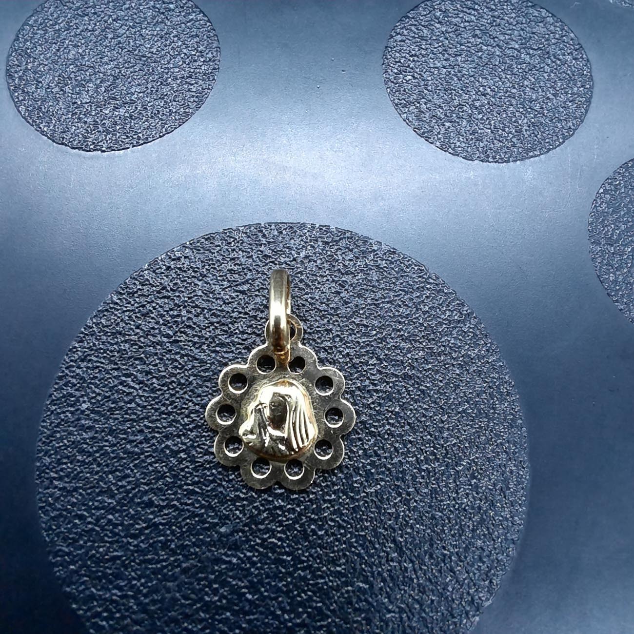 Χρυσό φυλακτό Παναγία