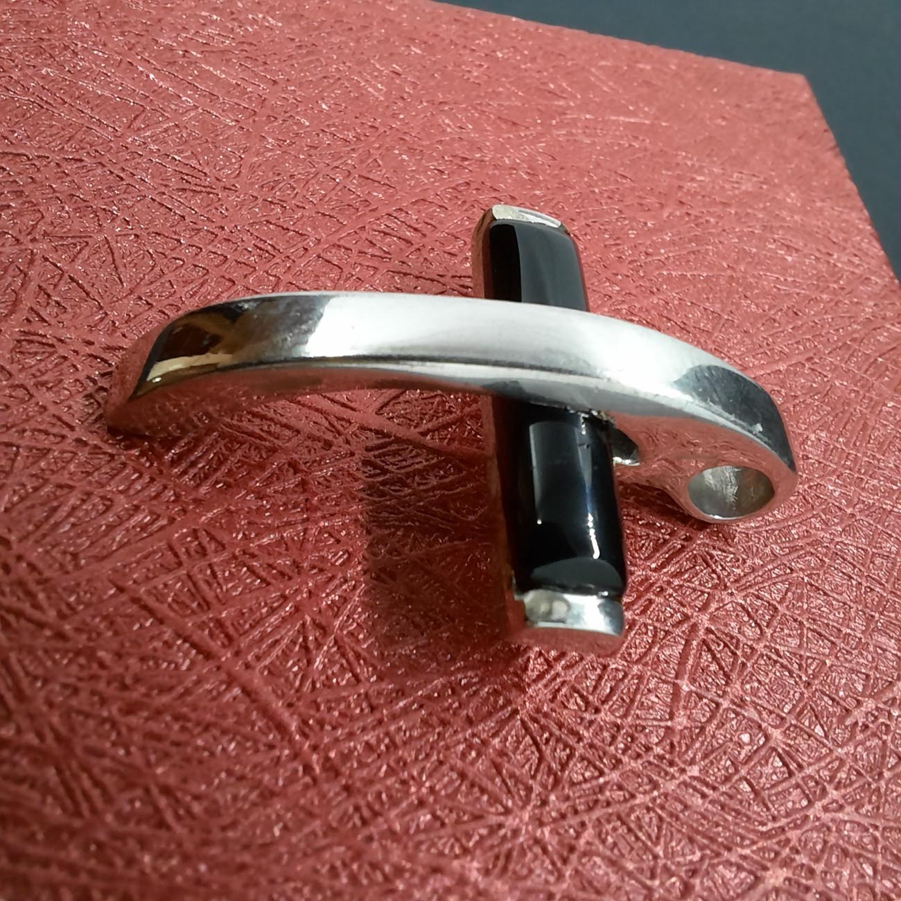 Ασημένιος σταυρός μαύρη οριζόντια πλευρά