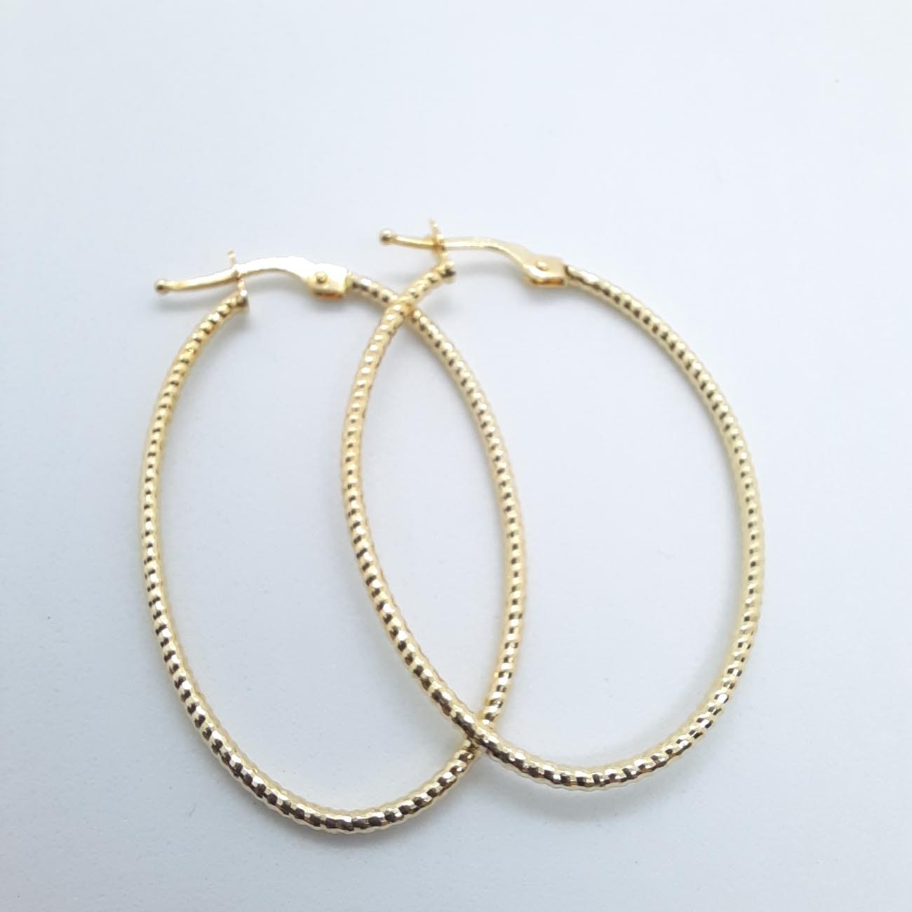 Χρυσοί κρίκοι οβάλ design με σκάλισμα Κ14