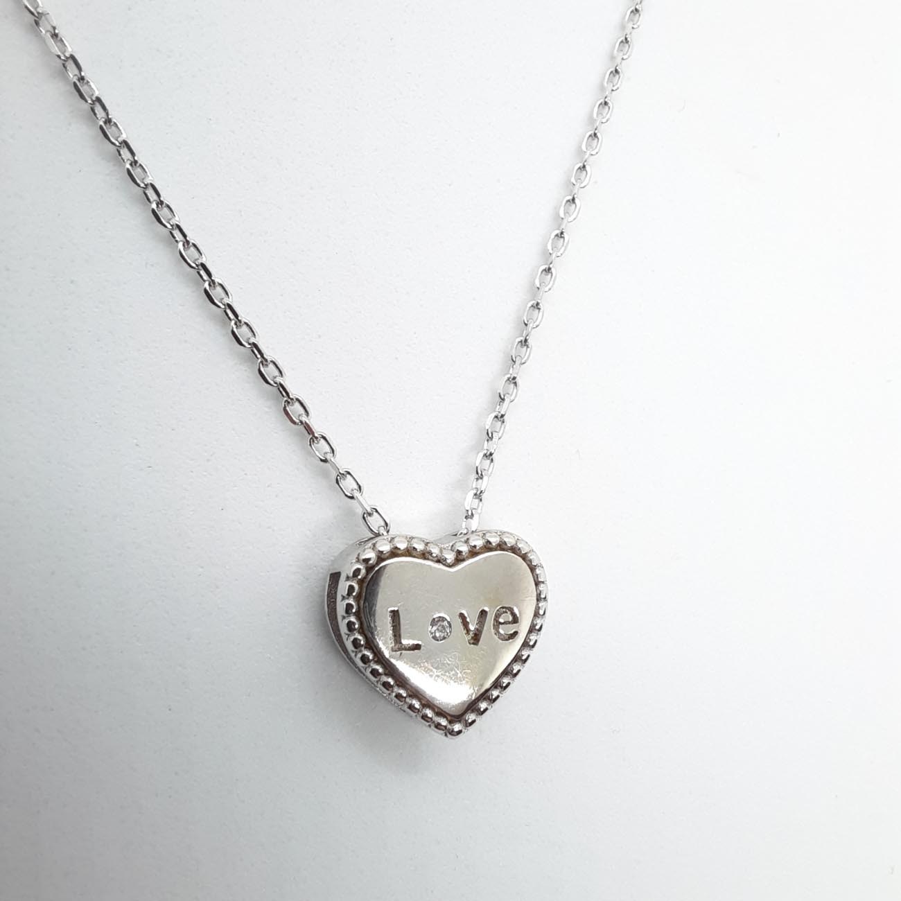 Ασημένιο κολιέ καρδιά με λέξη Love