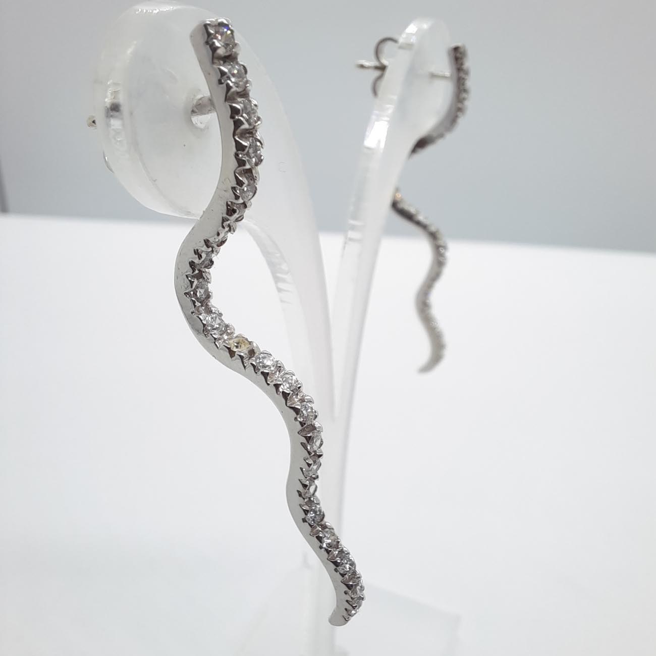 Σκουλαρίκια λευκόχρυσα σειρέ κυματοειδή με ζιργκόν 