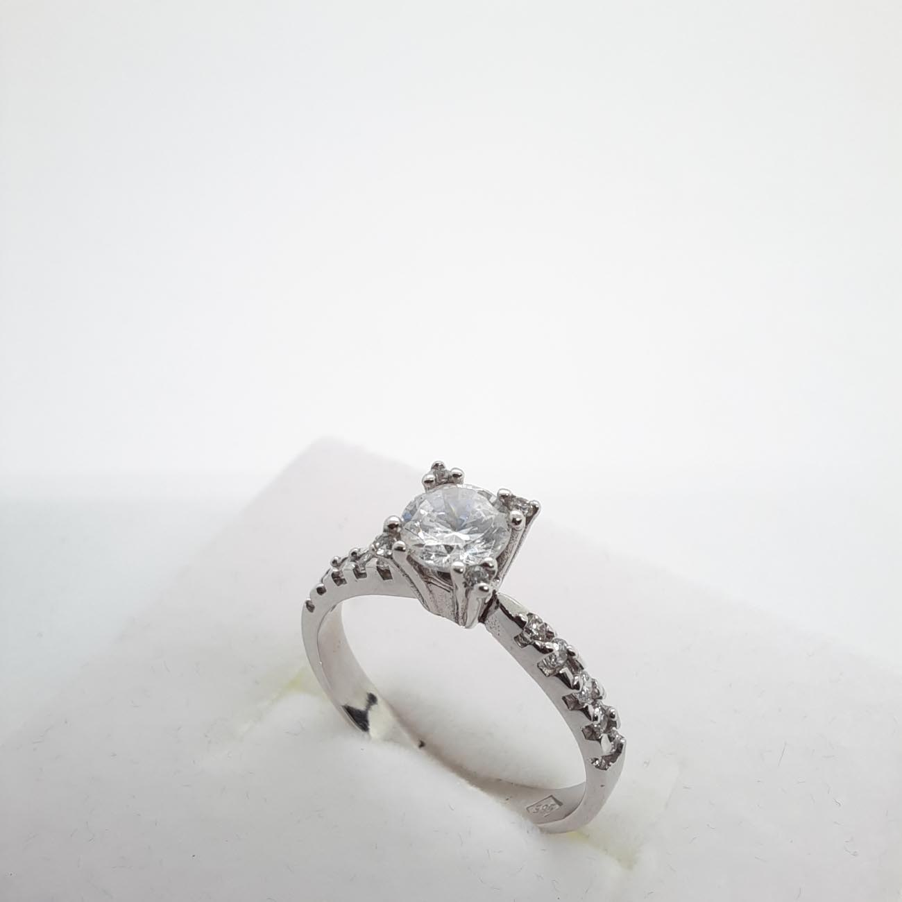 Λευκόχρυσο μονόπετρο Κ14