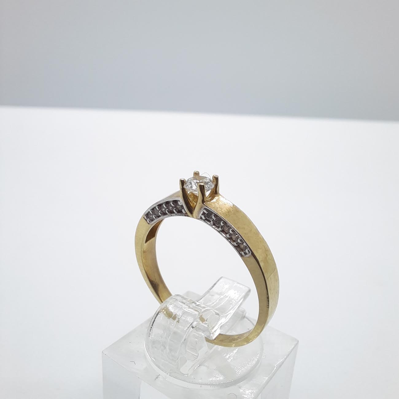 Χρυσό μονόπετρο Κ9