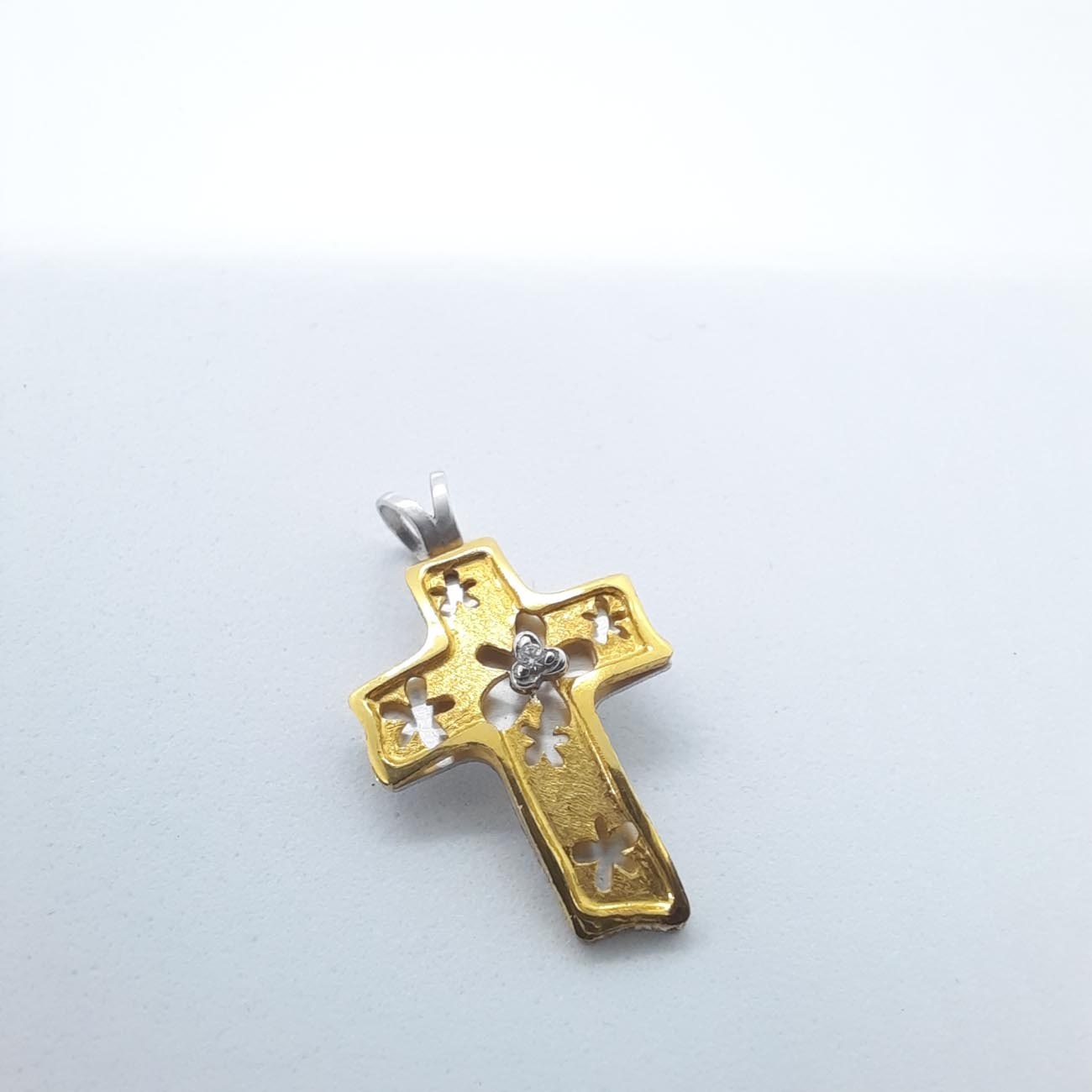 Σταυρός χρυσός ζιργκόν K14 διάτρητος με άνθη