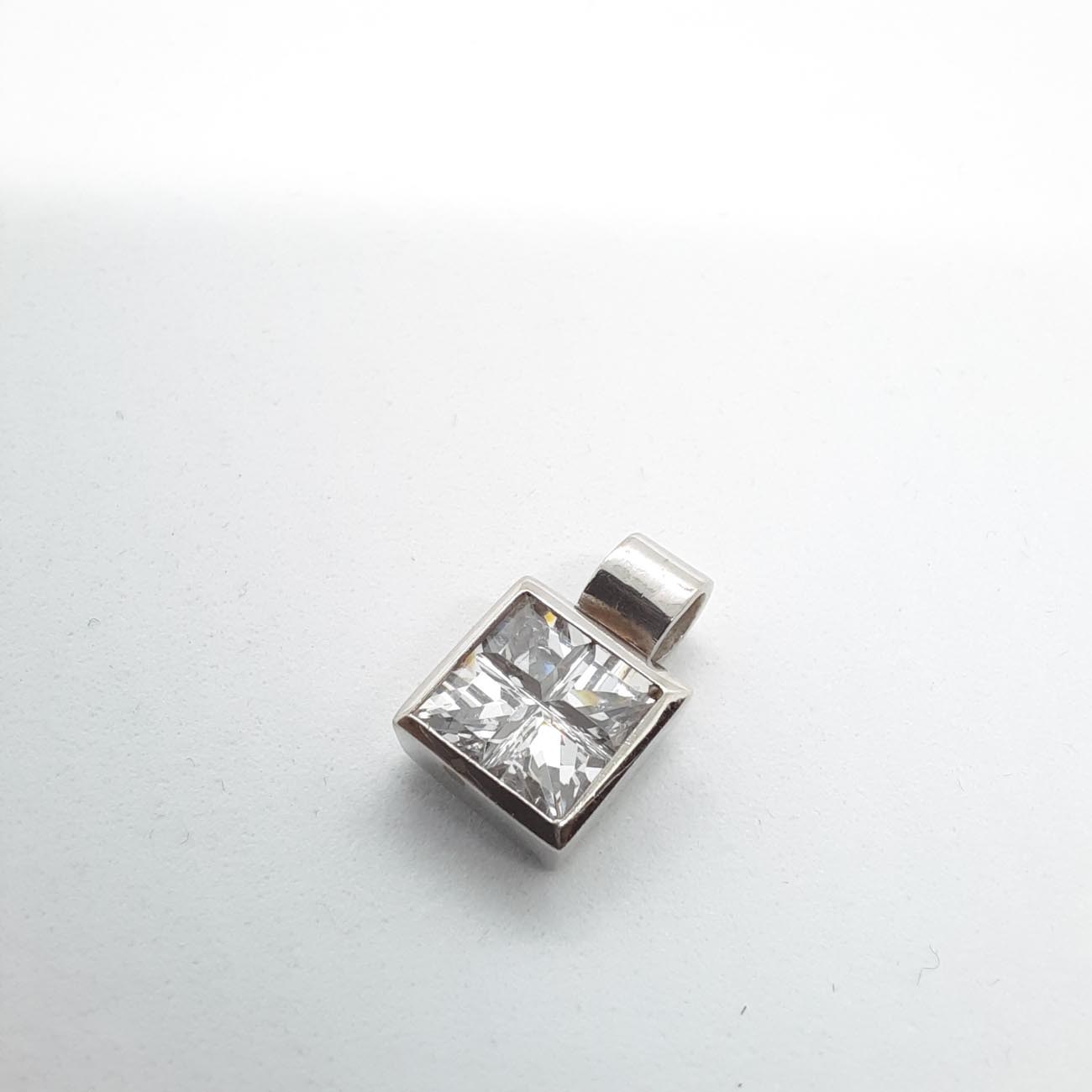 Λευκόχρυσο μενταγιόν Κ14