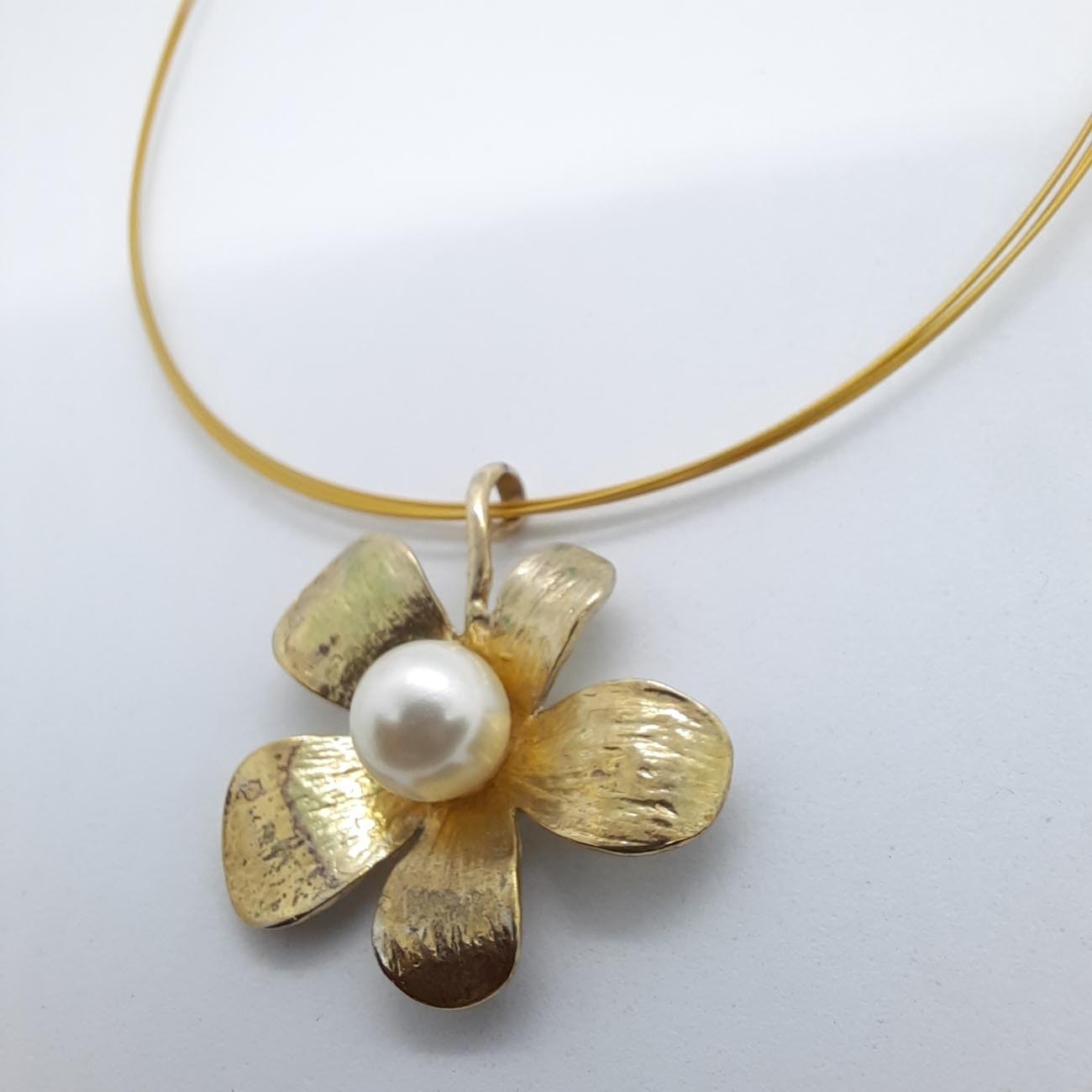 Ασημένιο επιχρυσωμένο λουλούδι με πέρλα