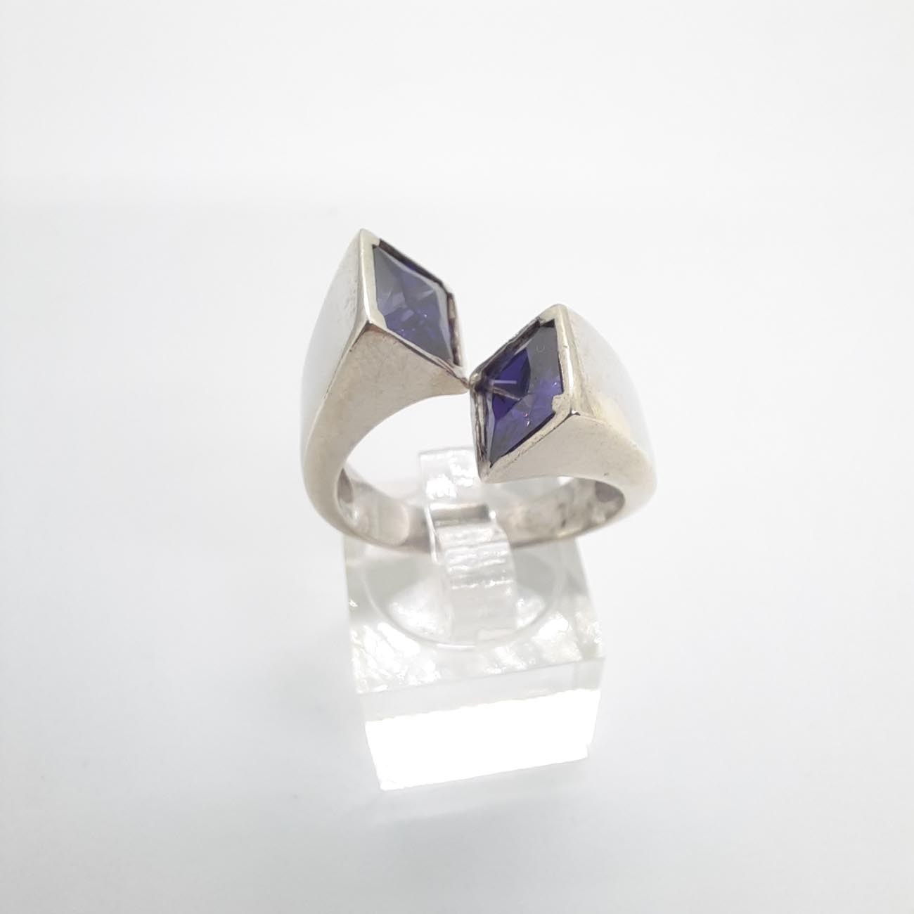 Ασημένιο δαχτυλίδι