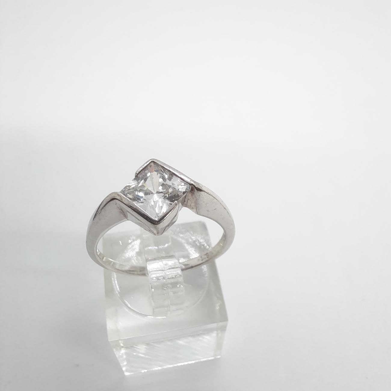 Ασημένιο μονόπετρο ζιργκόν