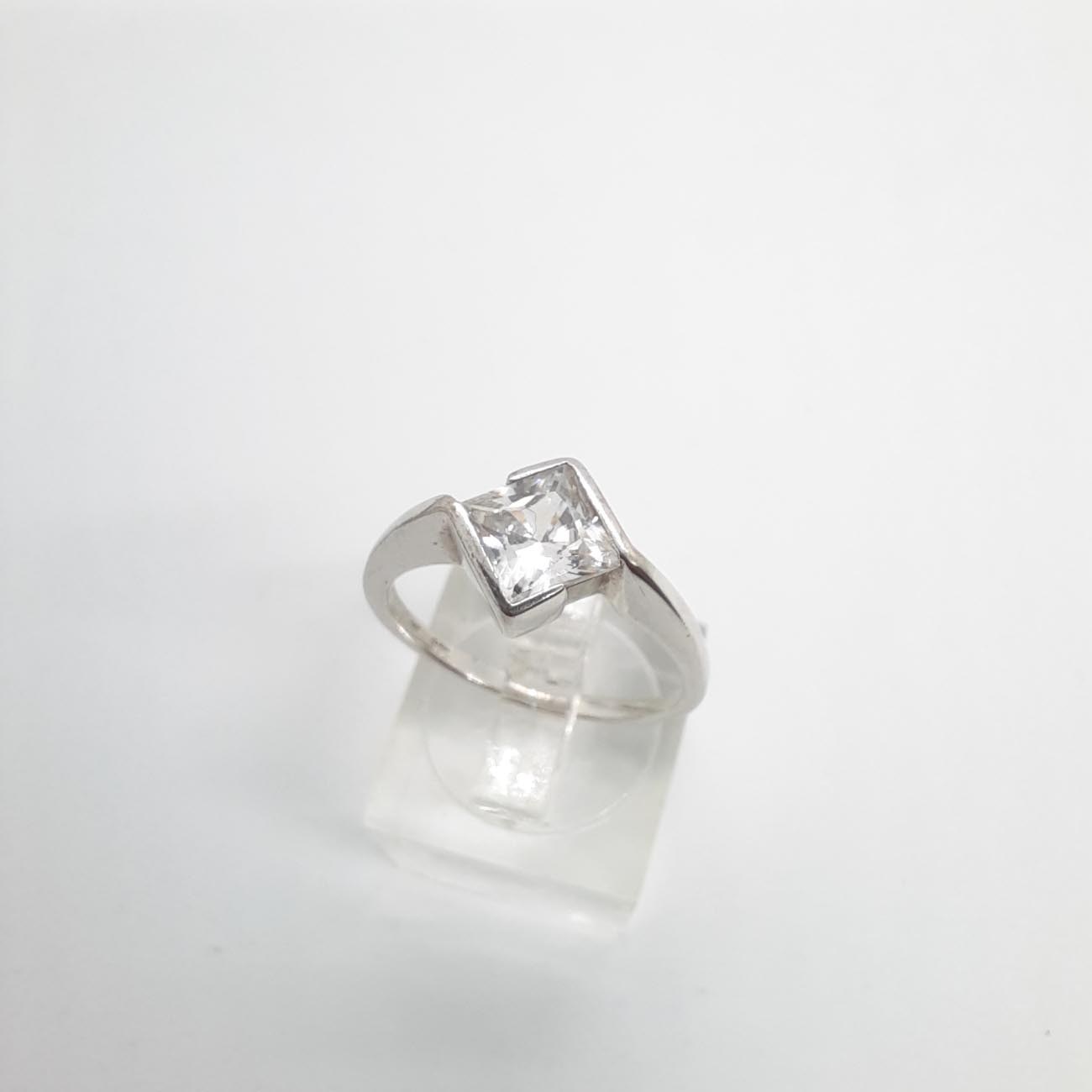 Ασημένιο μονόπετρο ζιργκόν