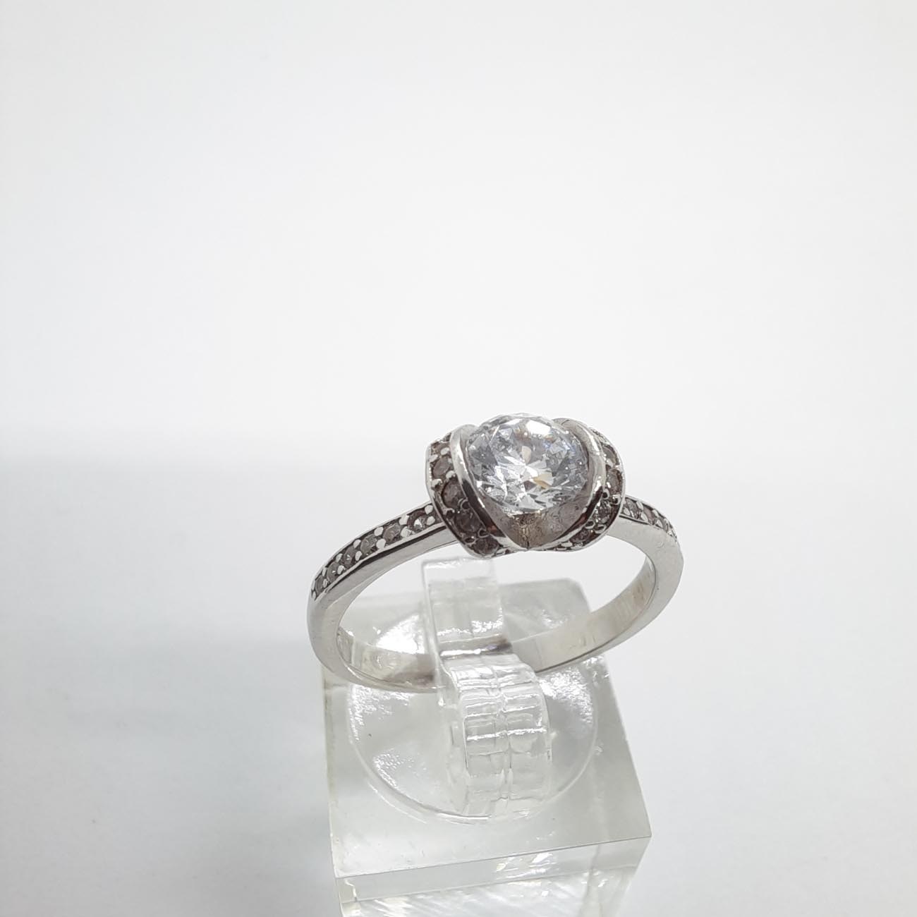 Ασημένιο μονόπετρο ζιργκόν