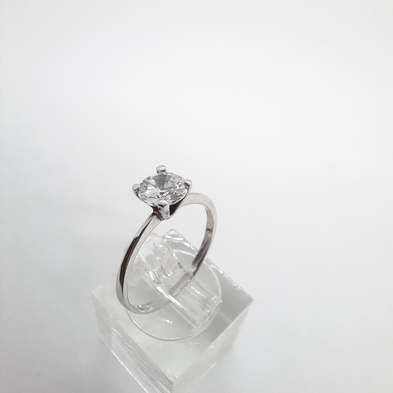 Ασημένιο μονόπετρο ζιργκόν