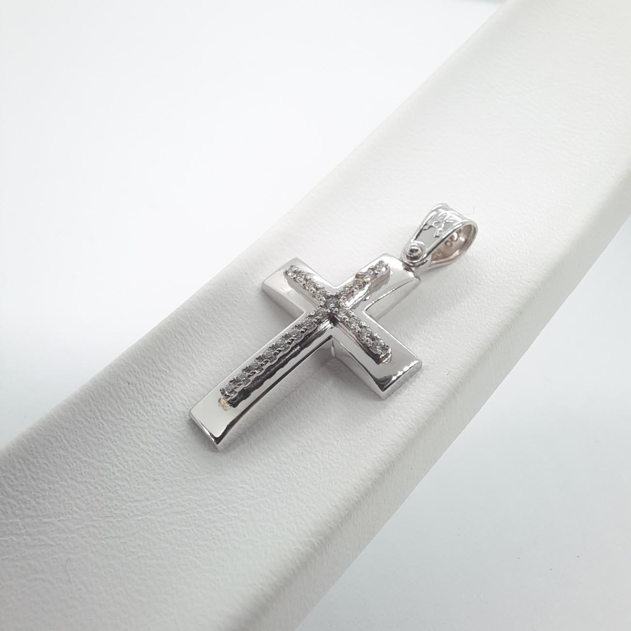 Μικρός γυναικείος λευκόχρυσος σταυρός Κ9 ζιρκόν