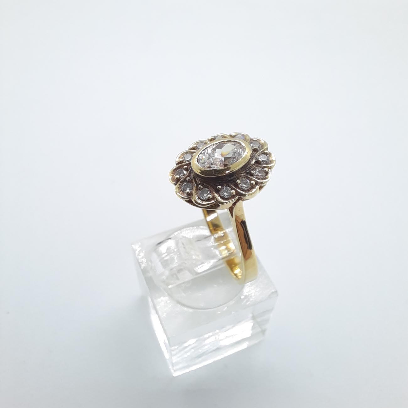 Χρυσό μονόπετρο duchess Κ14