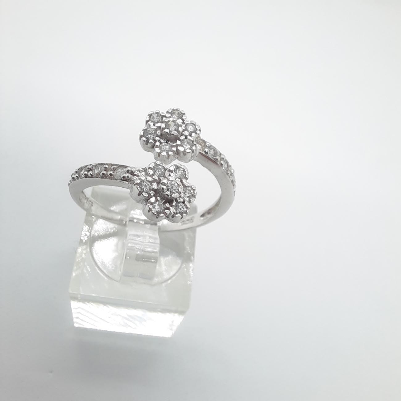 Λευκόχρυσο δαχτυλίδι Κ14 embrace