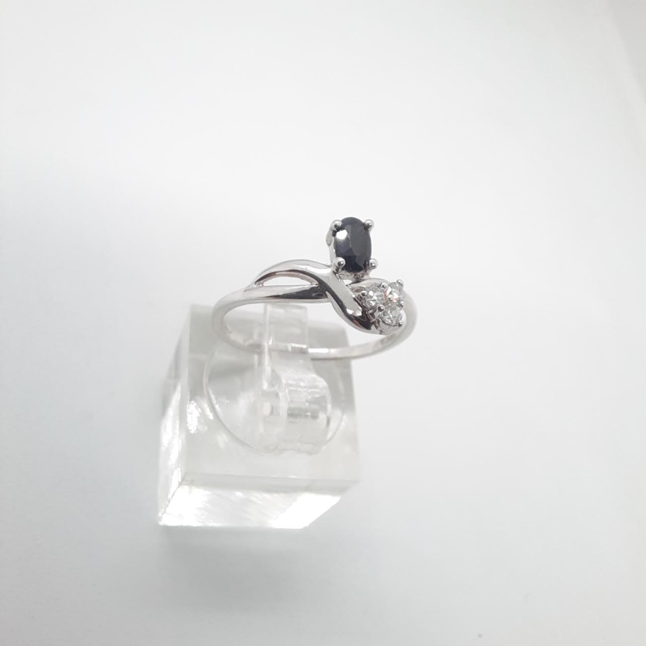 Λευκόχρυσο δαχτυλίδι μαύρος αχάτης