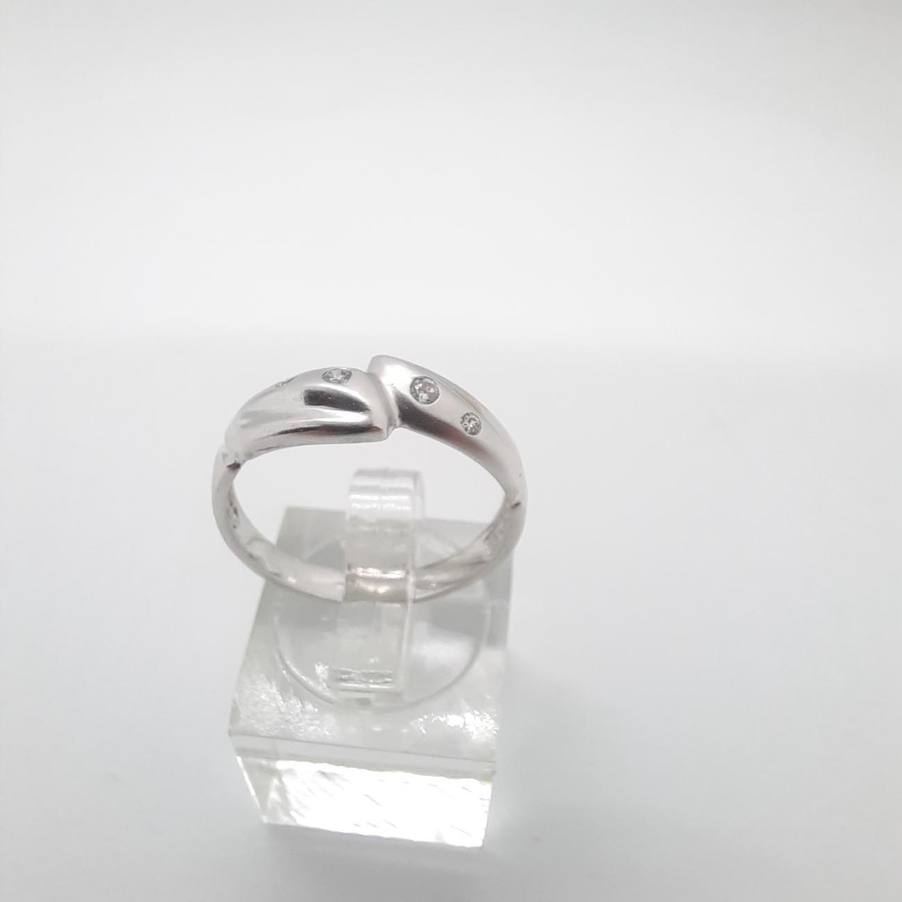 Πλατύ δαχτυλίδι λευκόχρυσο με ζιργκόν Κ14