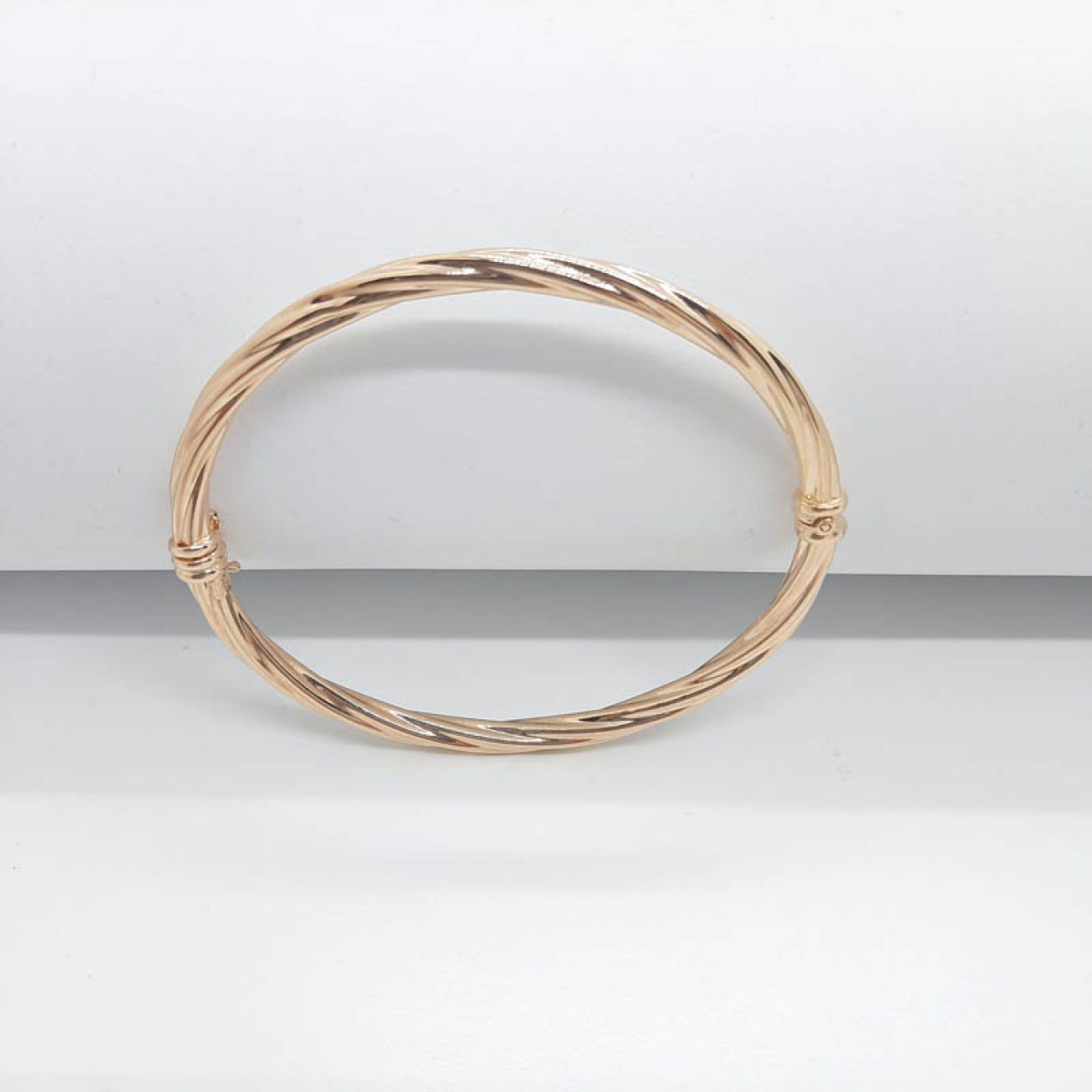 Χειροπέδη χρυσή οβάλ με χάραξη 9 ΚΑΡΑΤΙΑ