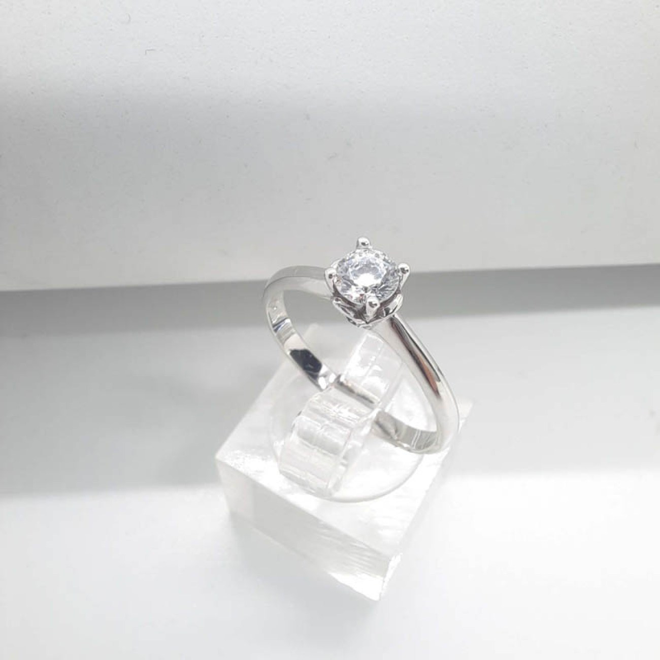 Λευκόχρυσο δαχτυλίδι μονόπετρο ζιργκόν