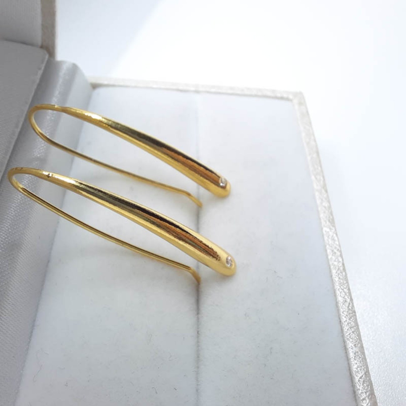 Σκουλαρίκια μπατόν επίχρυσα ζιργκόν