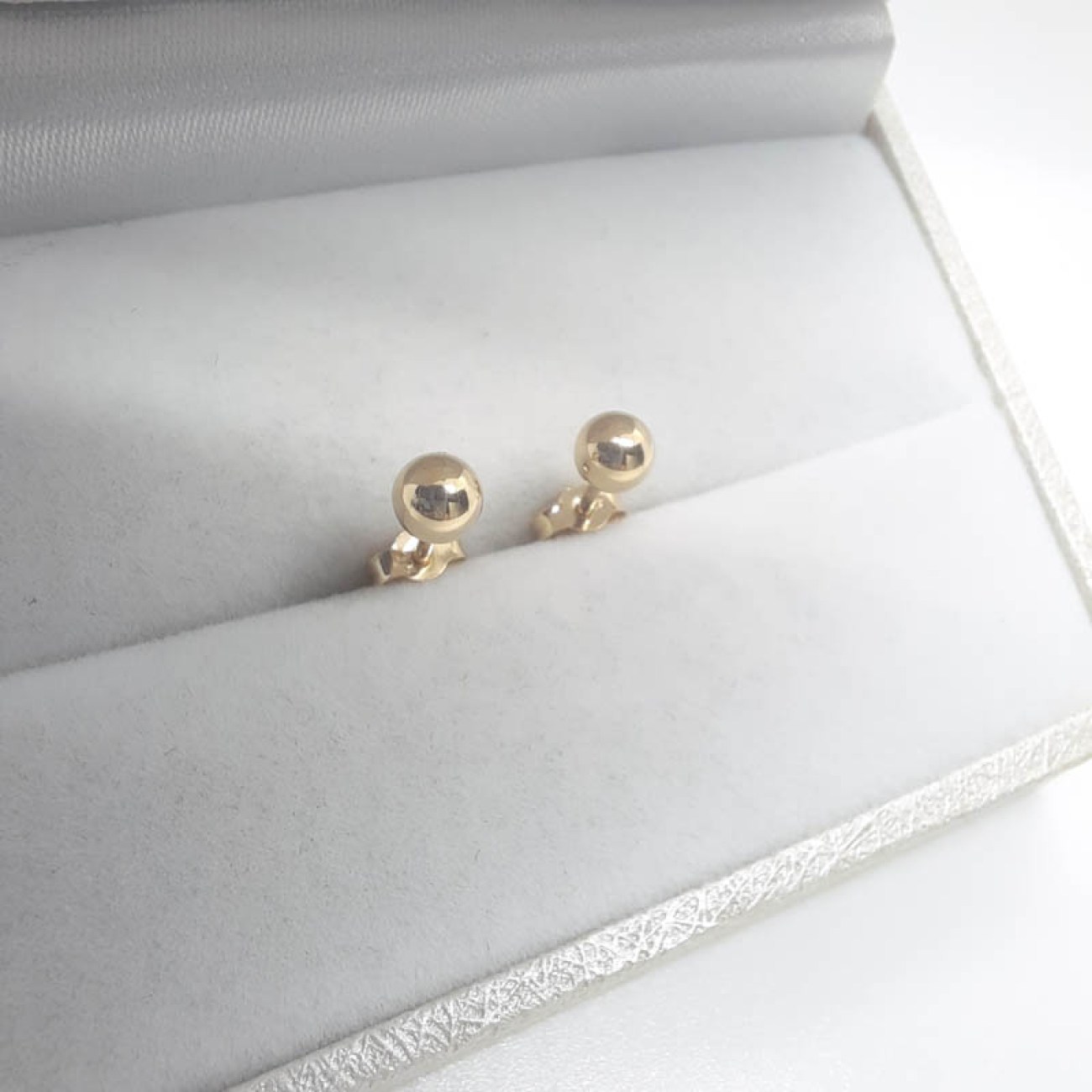 Σκουλαρίκια μικρές χρυσές μπίλιες