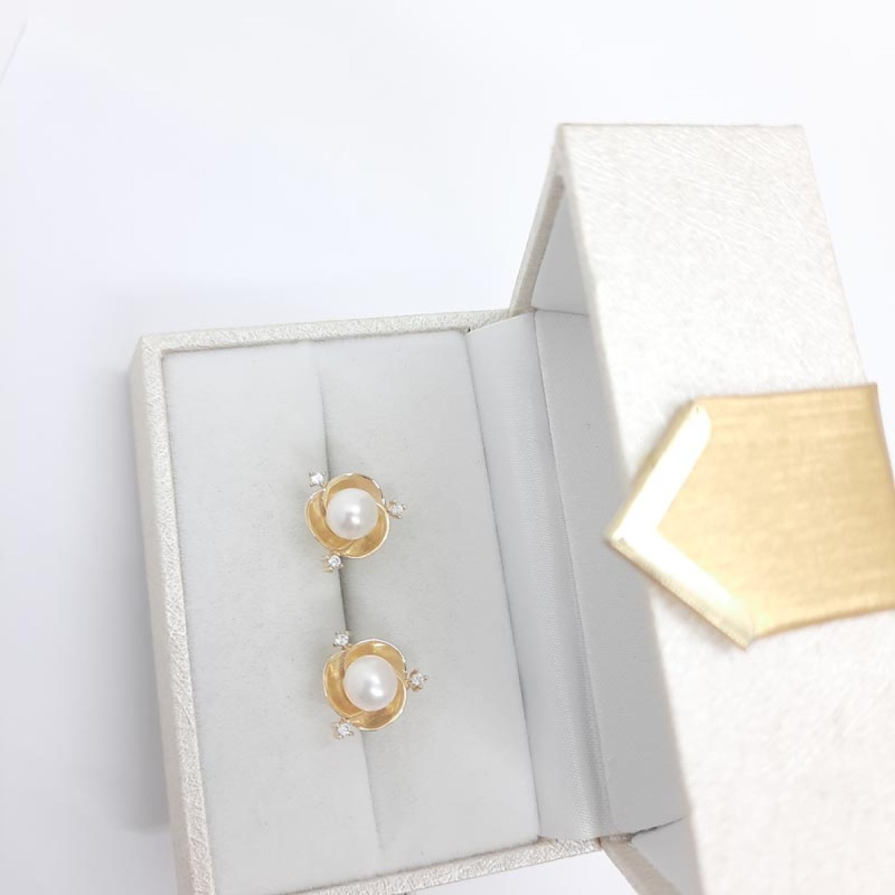 Σκουλαρίκια μαργαριτάρι Κ14