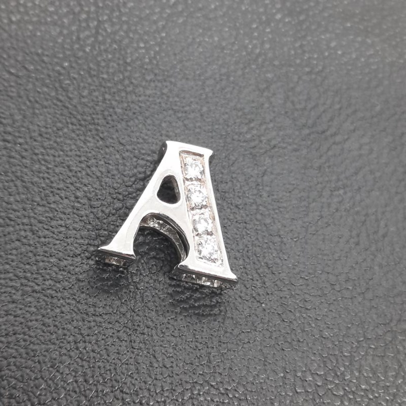 Μονόγραμμα λευκόχρυσο Α