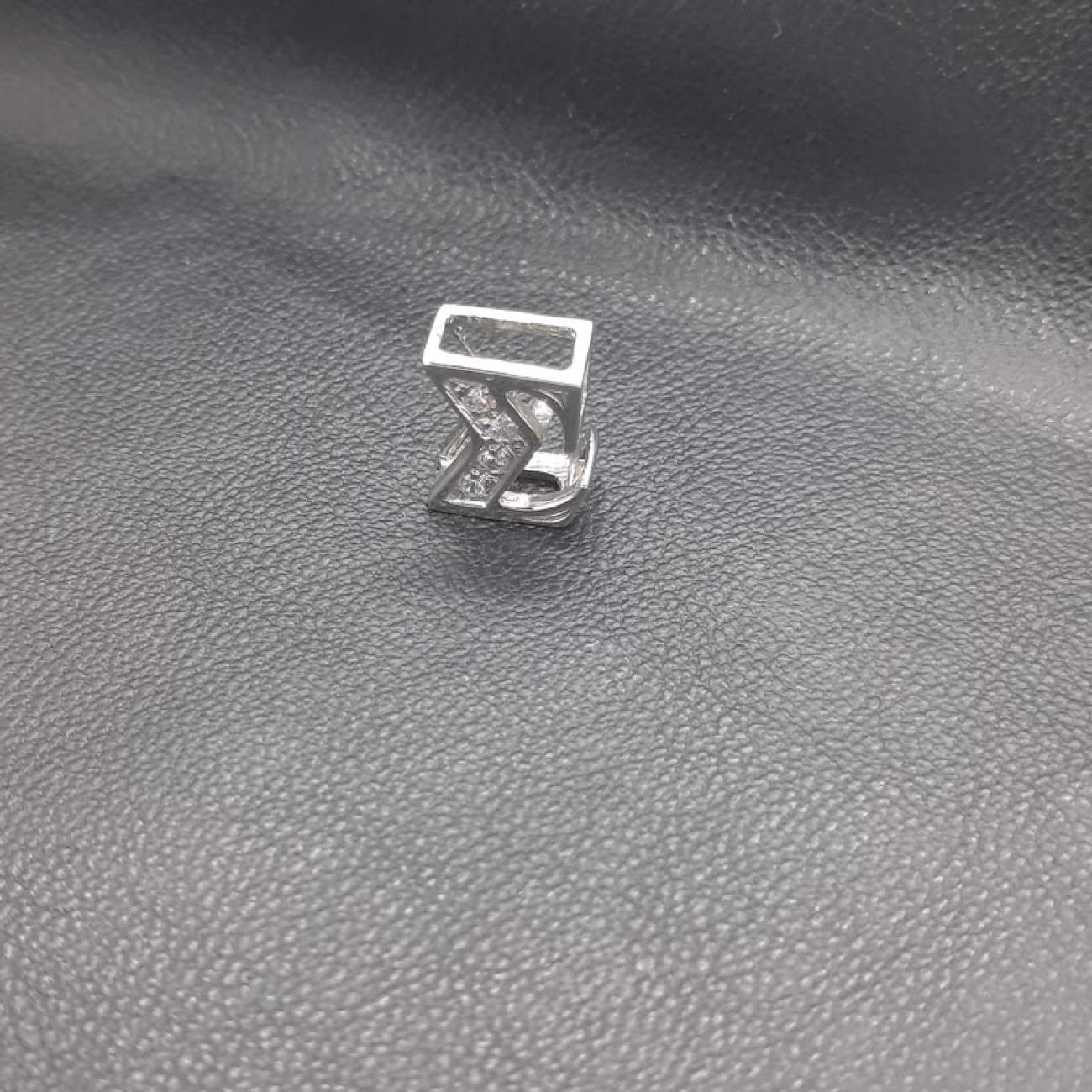 Μενταγιόν λευκόχρυσο ΣΙΓΜΑ