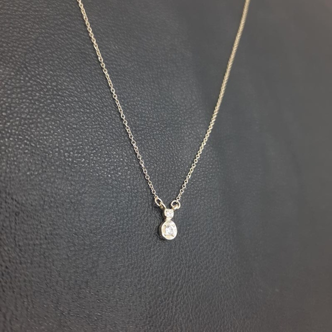 Χρυσό κολιέ διακριτική γοητεία