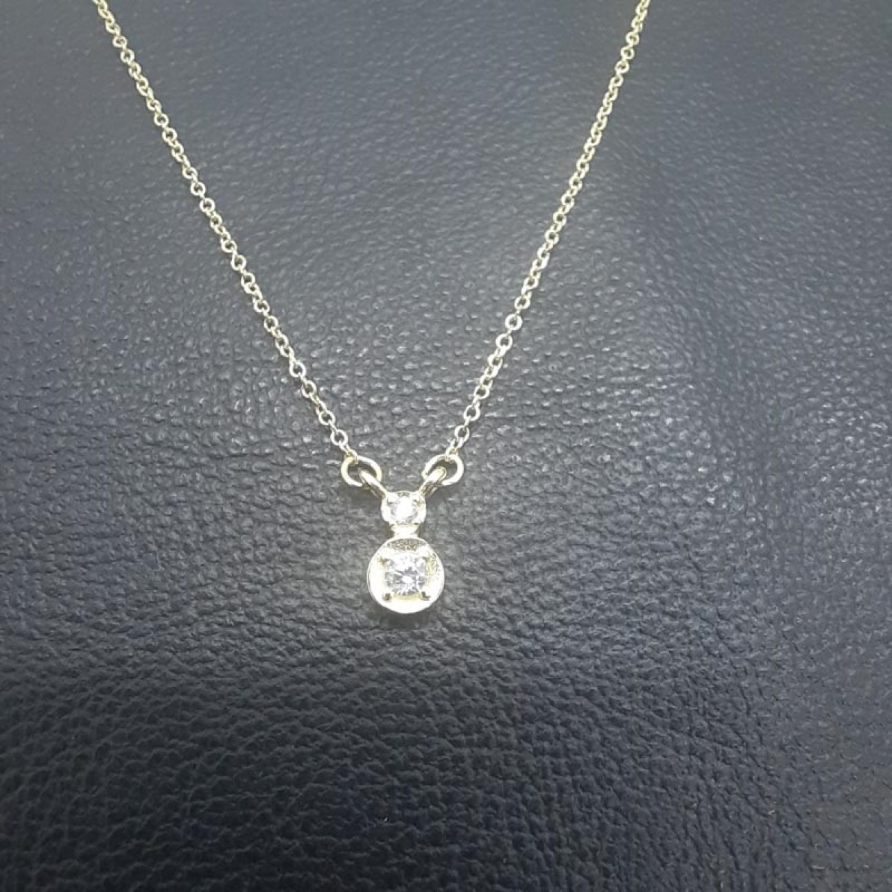 Χρυσό κολιέ διακριτική γοητεία