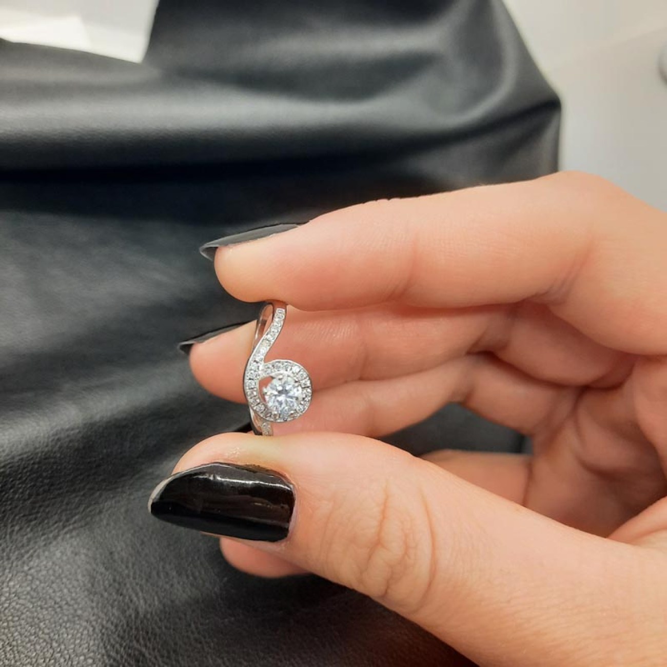 Ασημένιο μονόπετρο ζιργκόν