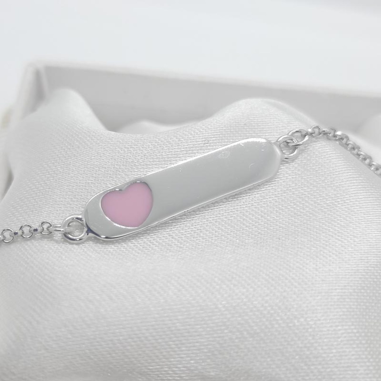 Ασημένια ταυτότητα με ροζ καρδιά