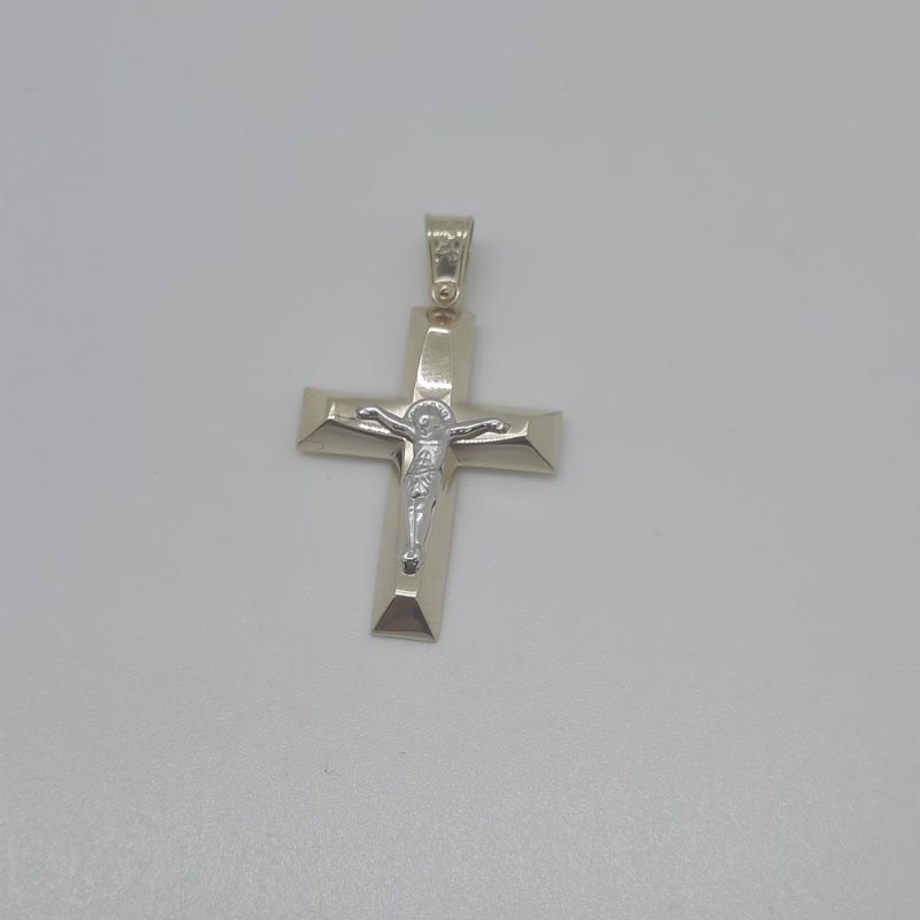 Εσταυρωμένος Σταυρός χρυσός Κ9