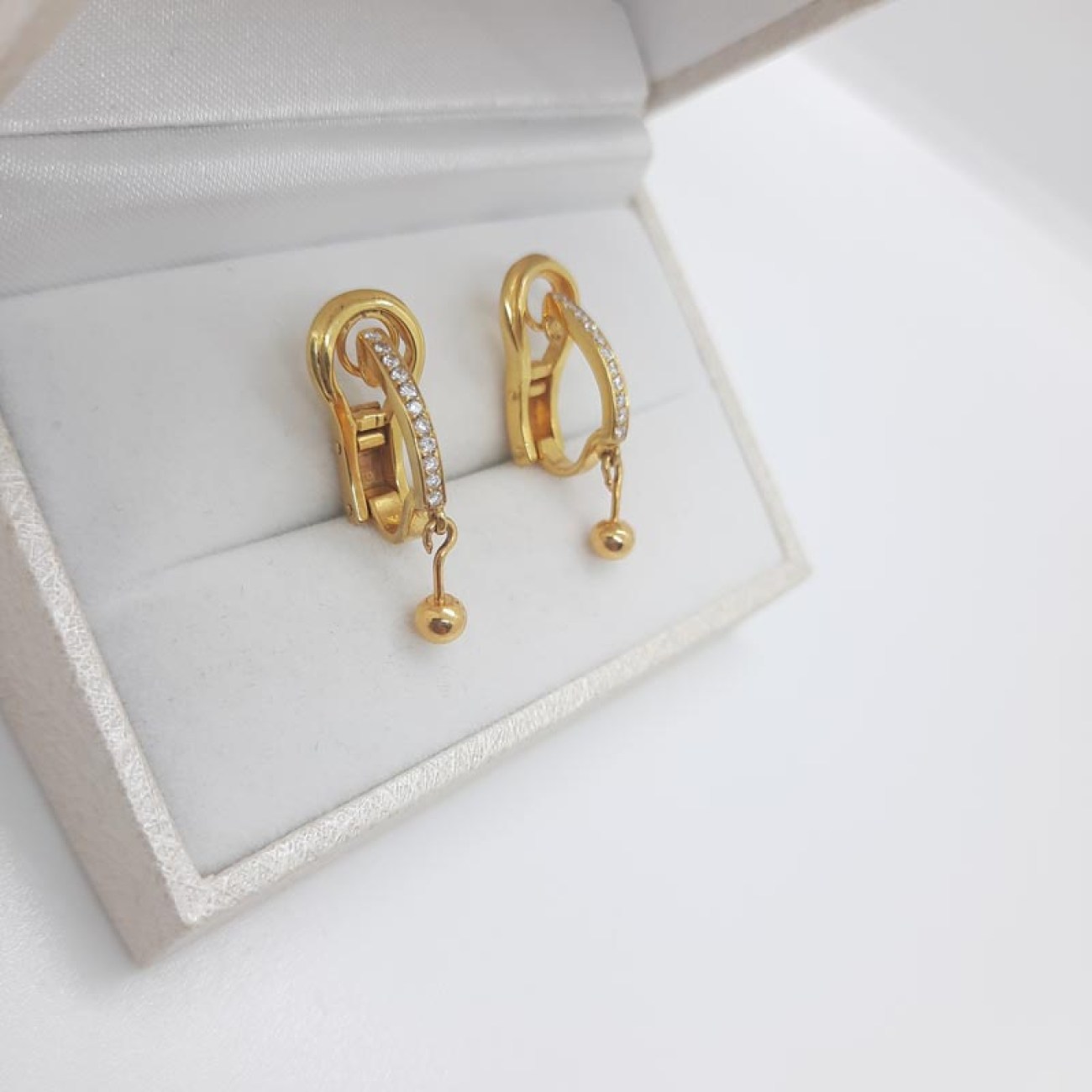 Σκουλαρίκια με κλιπ και με ζιργκόν