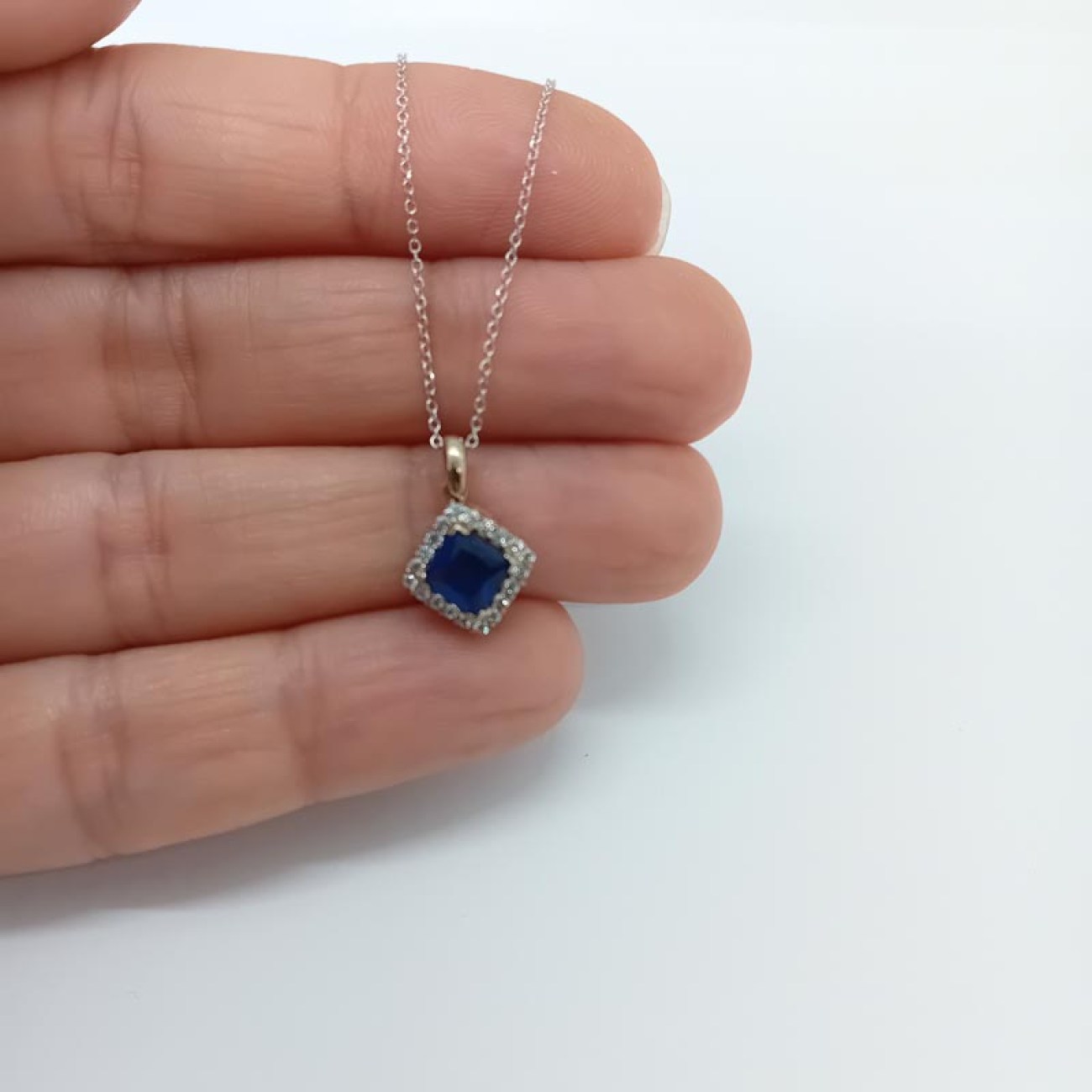 Λευκόχρυσο κολιέ μπλε ζιργκόν