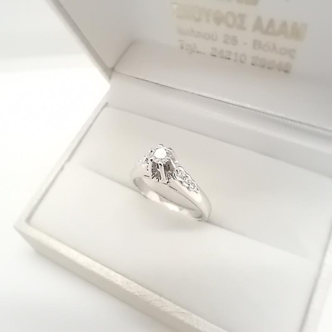 Δαχτυλίδι αρραβώνων με μπριγιάν Κ18 royal beauty