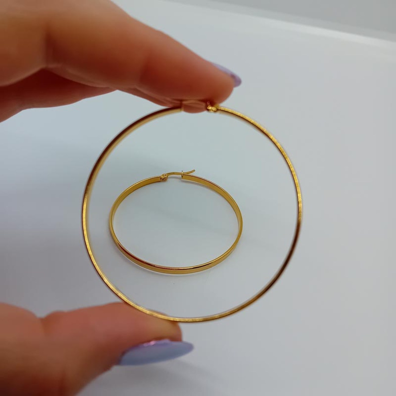 Σκουλαρίκια μεγάλοι κρίκοι ατσάλι χρυσαφί χρώμα 